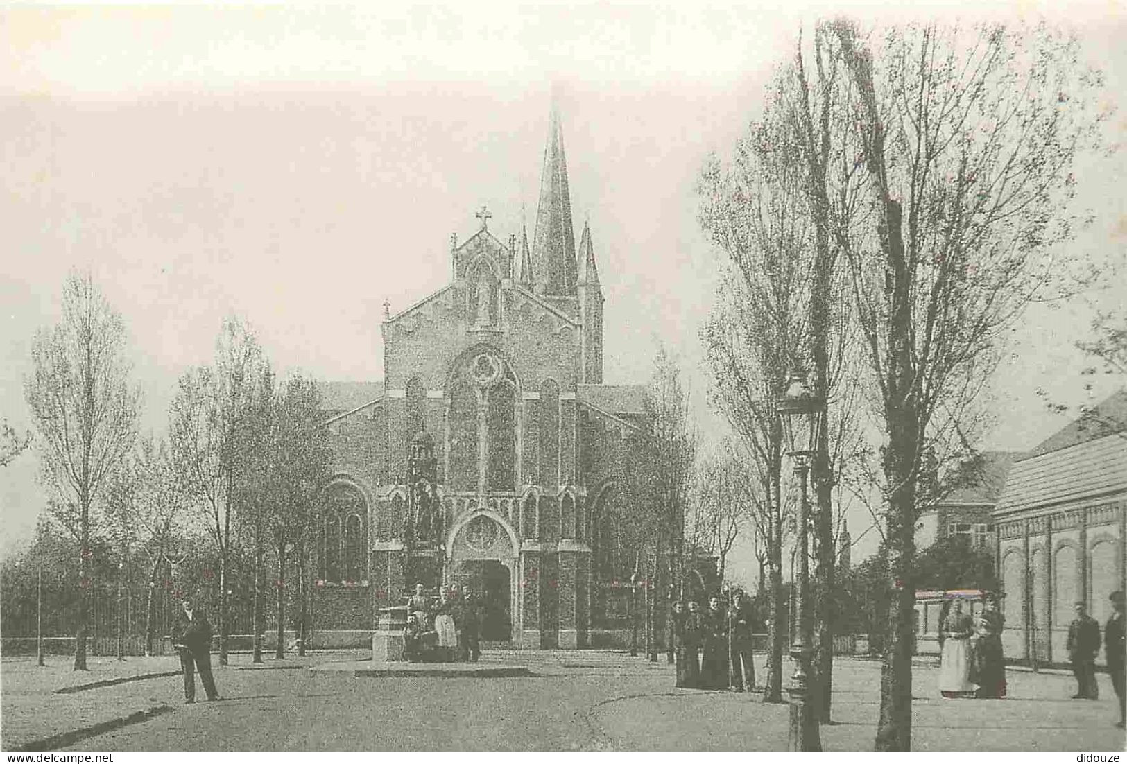 Carte Postale - Reproduction CPA - 59 Saint pol sur Mer - l'église et la place de l'église - CPM - Voir Scans Recto-Vers