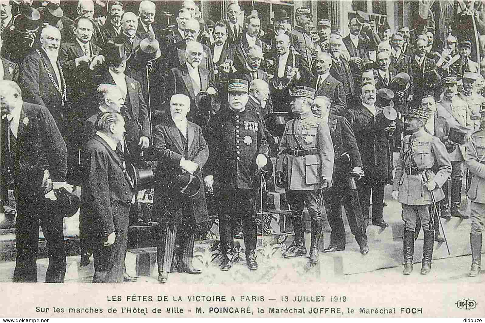 Carte Postale - Reproduction CPA - 75 Paris - Les Fêtes de la Victoire 1919 - Sur les marches de l'Hotel de Ville M poin
