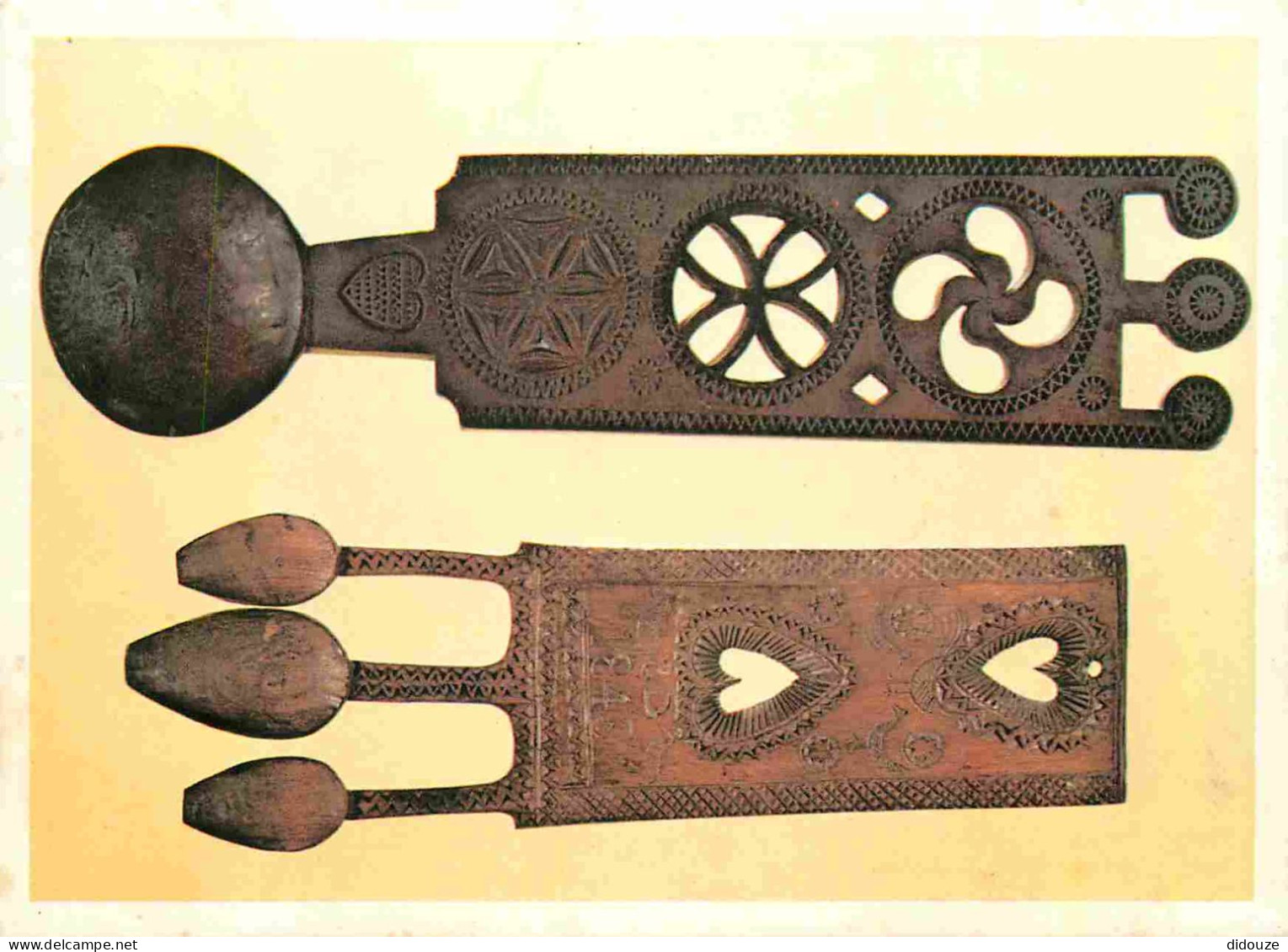 Carte Postale - Royaume-Uni - Pays de Galles - Swansea - Museum - two welsh love spoons - 19th century from carmarthensh