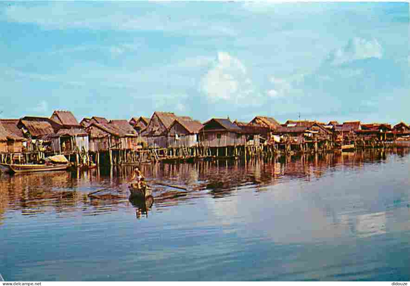 Carte Postale - Singapour - Houses on slits - CPM - Voir Scans Recto-Verso - Poscard - Carta Postal -  Postkarte