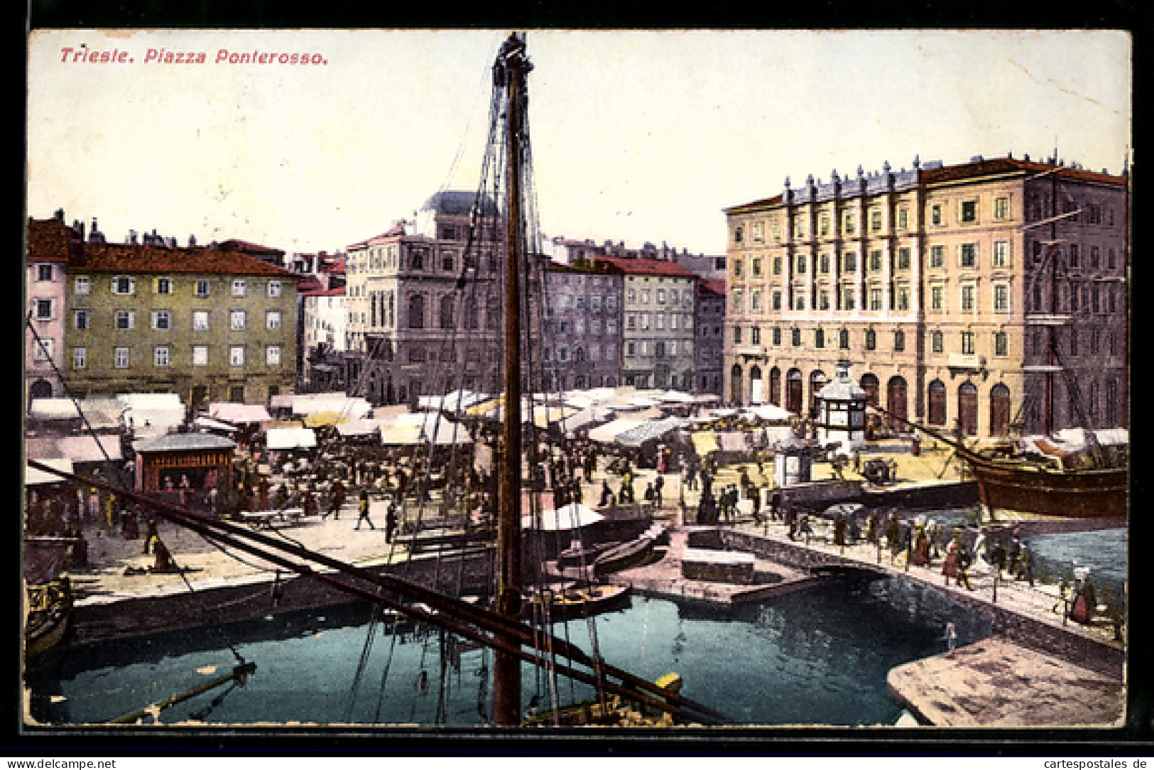Cartolina Trieste, Piazza Ponterosso con mercati e barche