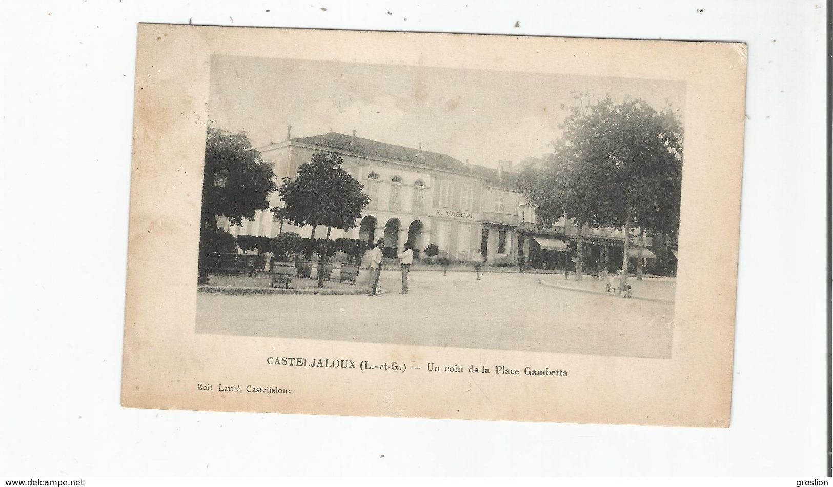 CASTELJALOUX (L ET G) UN COIN DE LA PLACE GAMBETTA (MAGASIN X VASSAL) 1924