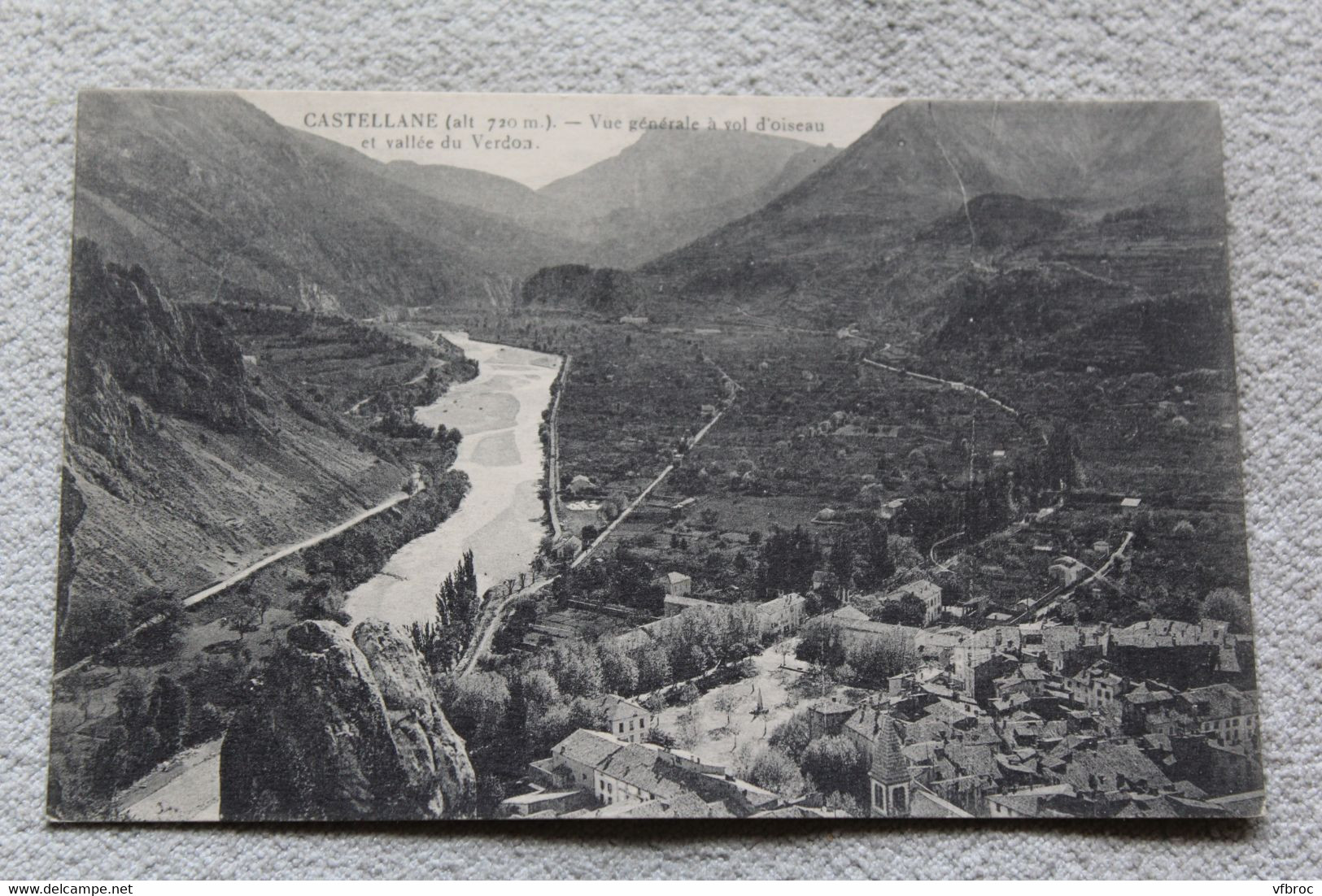 Castellane, vue générale à vol d'oiseau, Alpes de Haute Provence 04