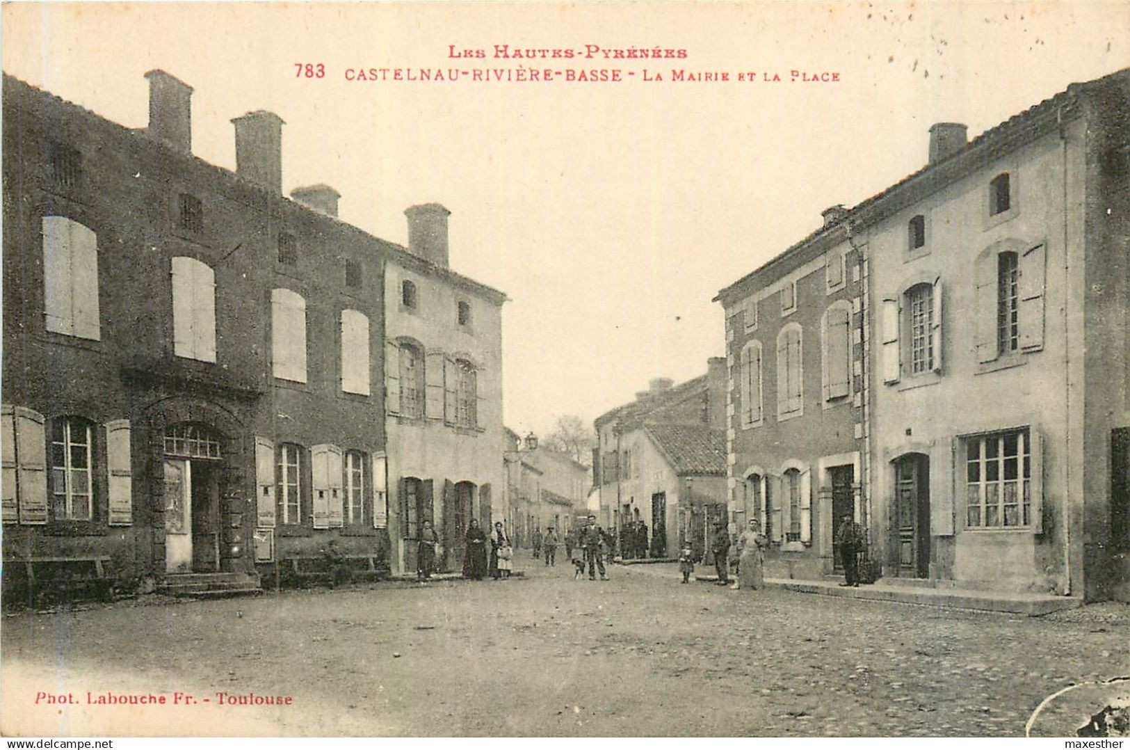 CASTELNAU RIVIÈRE BASSE la mairie et la place