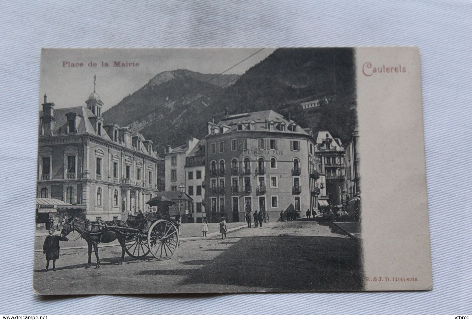 Cauterets, place de la mairie, Hautes Pyrénées 65