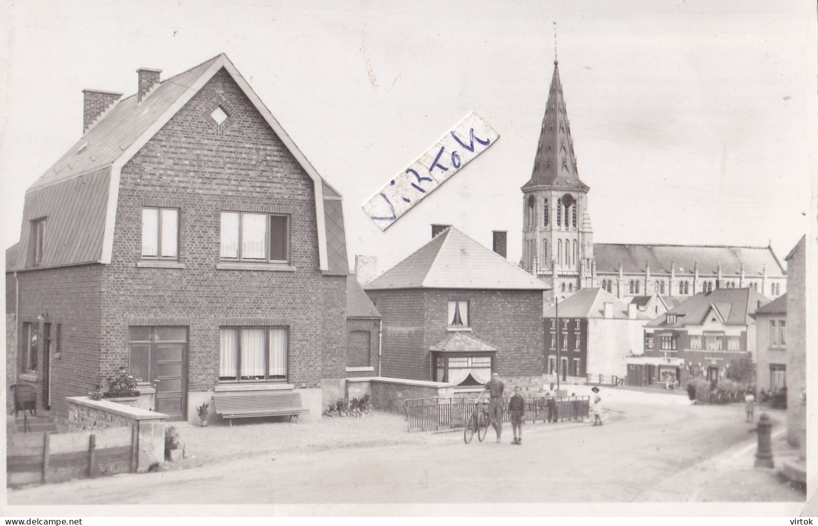 Cerfontaine- Le Centre- Carte produite l'Editeur Bechet de Cerfontaine    ---ecrit