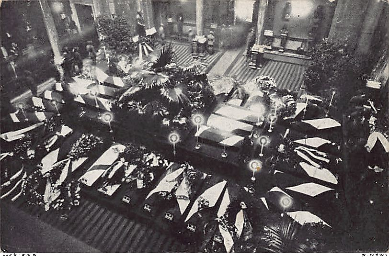 Česká rep. - PRAHA - Rakve popravenych mucedniku v Pantheone musea