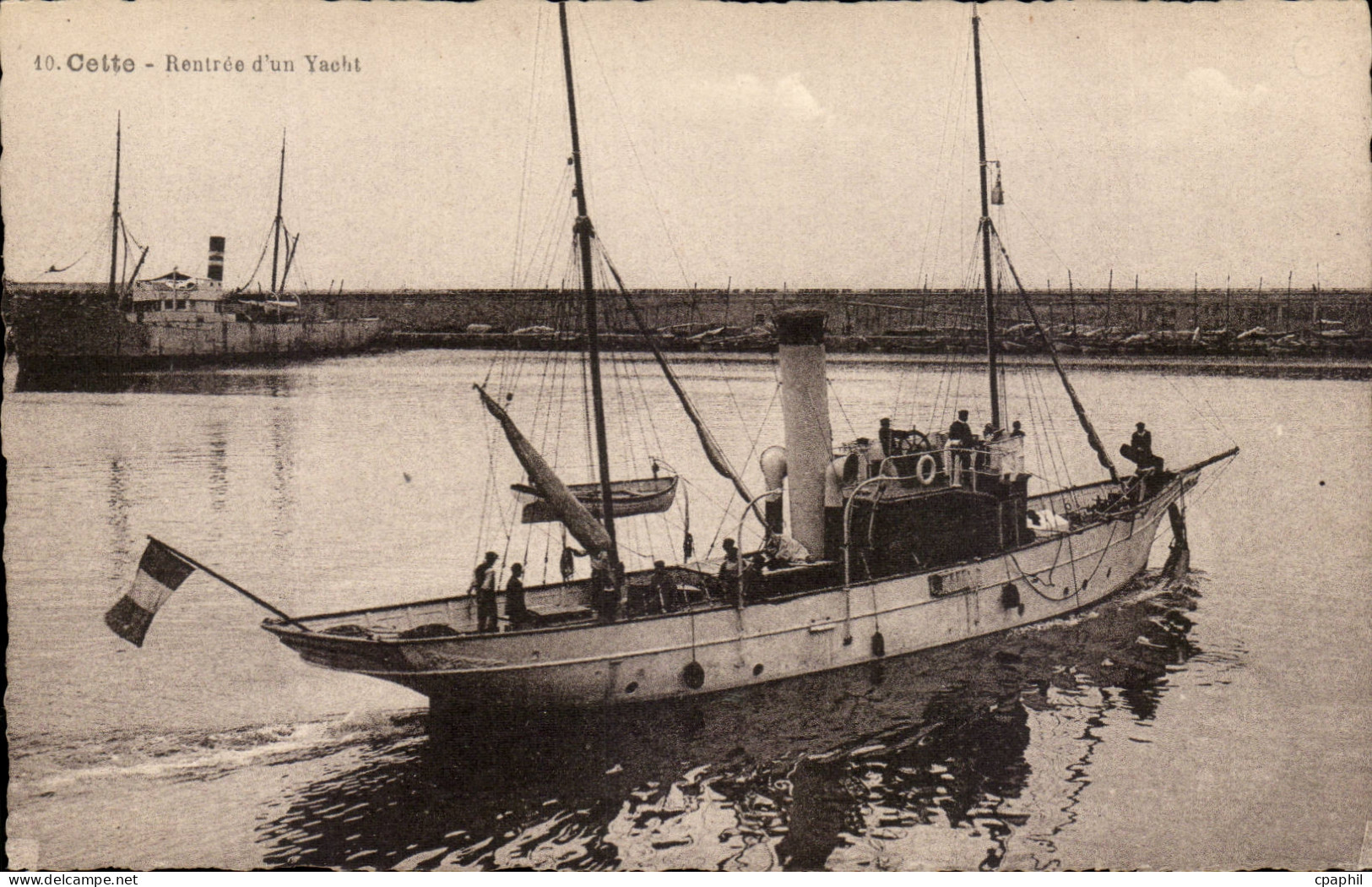 Cette - Sete - Rentree d'un Yacht - CPA