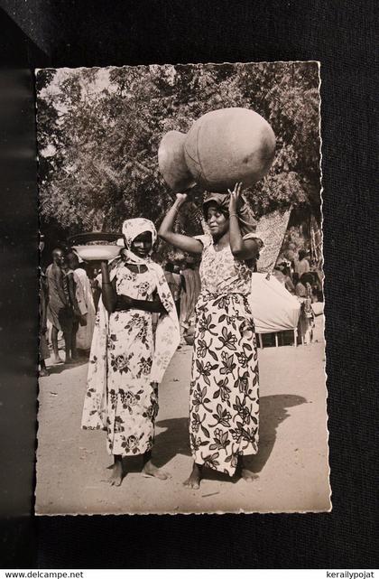 Chad Jeunes Elegantes__(15307)