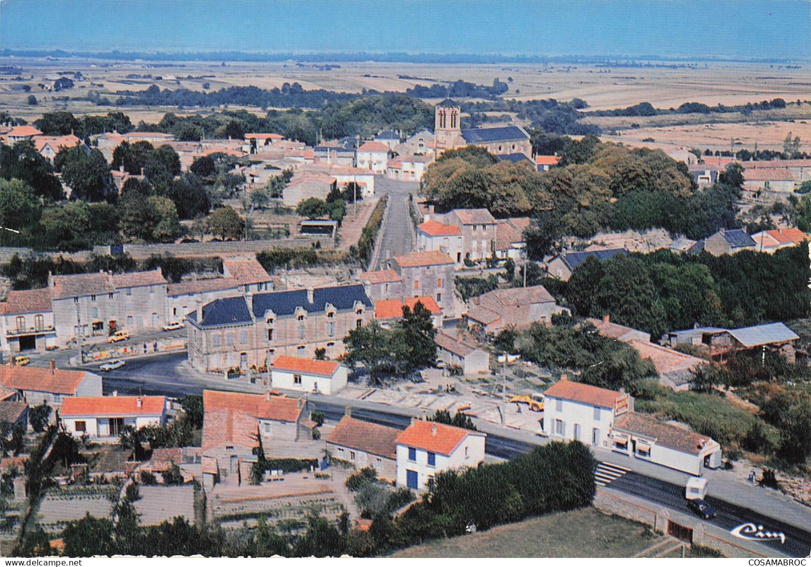 CHAILLE LES MARAIS VUE GENERALE AERIENNE