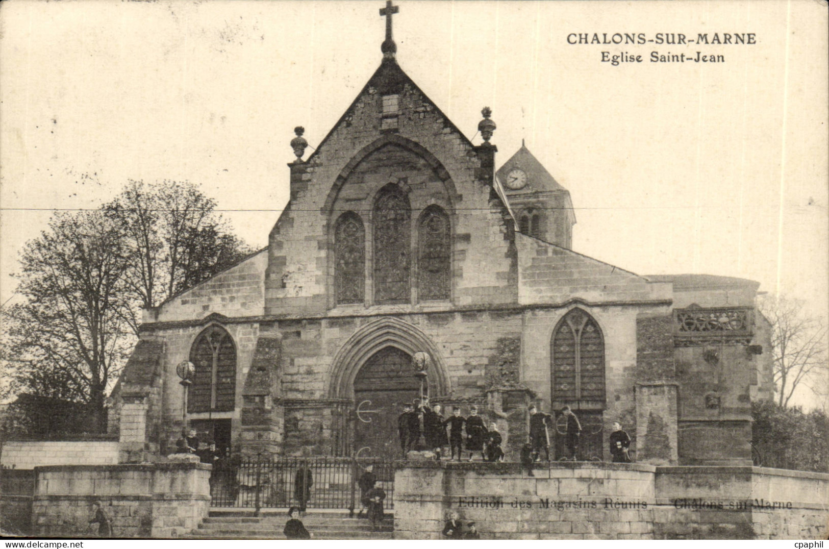 Chalons sur Marne CPA Eglise Saint Jean (ecoliers)