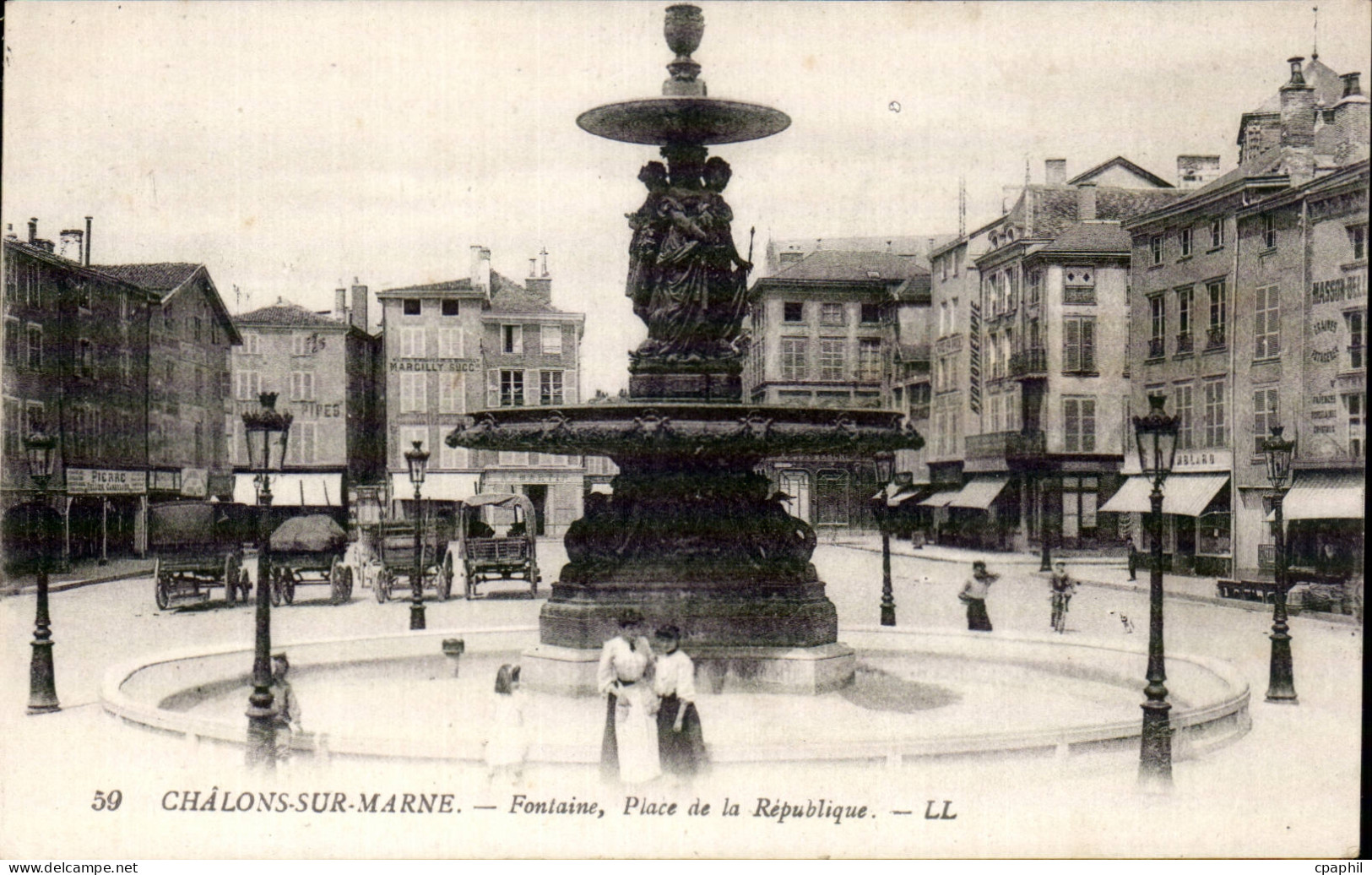 Chalons sur Marne - Fontaine - Place de la Republique - CPA