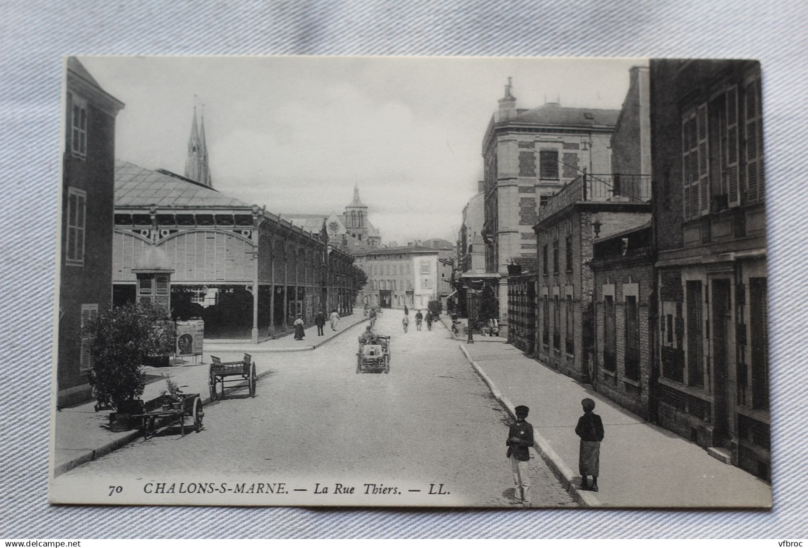 Chalons sur Marne, la rue Thiers, (halles), Marne 51