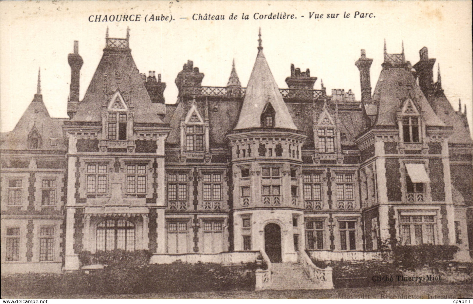 Chaource - Chateau de la Cordeliere - Vue sur le Parc - CPA