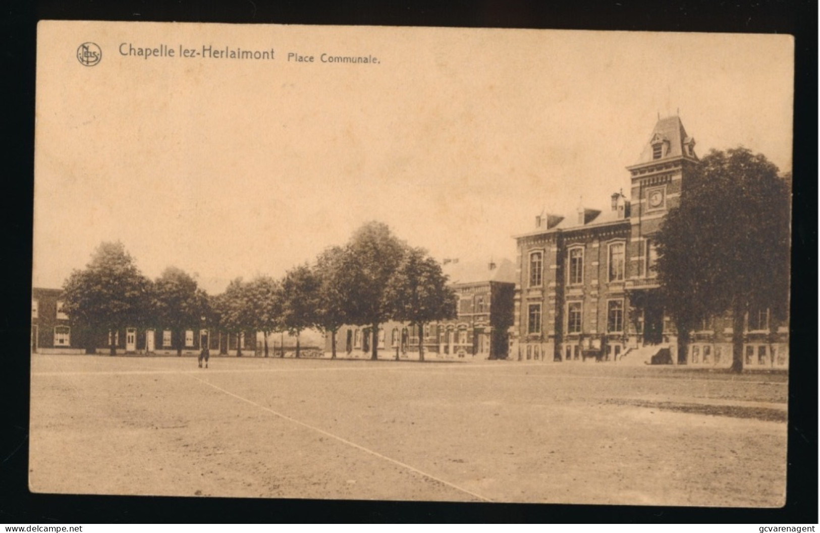 CHAPELLE LEZ HERLAIMONT.    PLACE COMMUNALE
