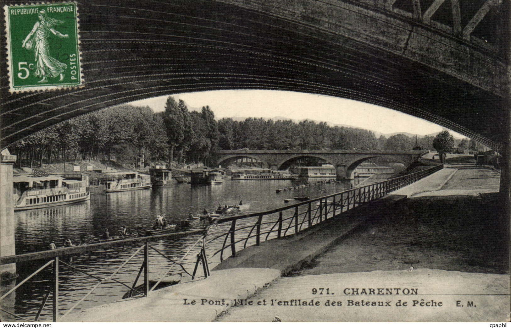 Charenton CPA Le pont l'ile et l'enfilade des baetaux de peche