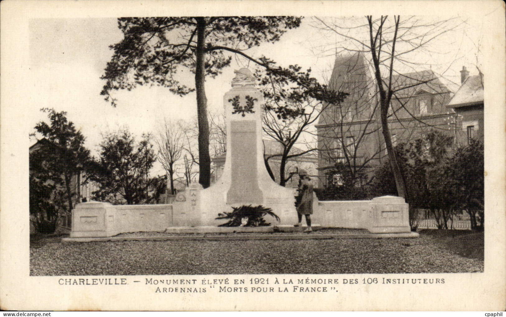 Charleville - Monument aux Morts - CPA