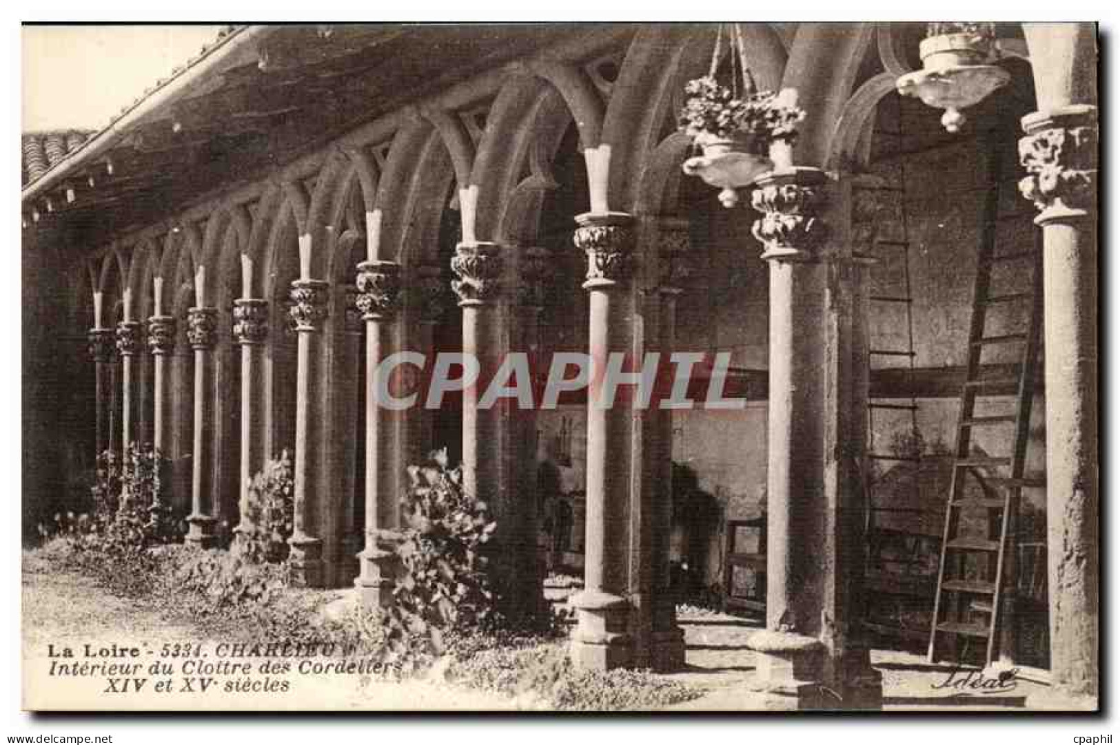 Charlieu CPA Interieur du cloitre des Cordeliers