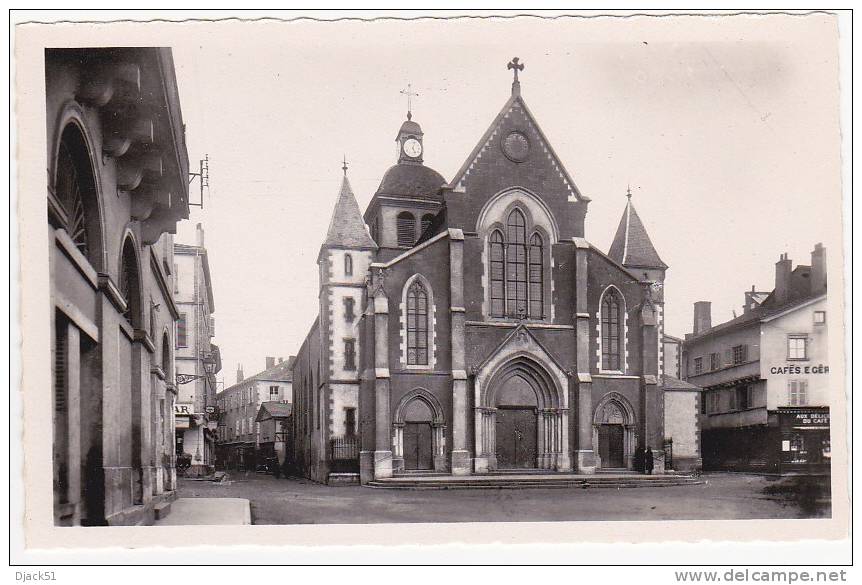 CHARLIEU (Loire) - Eglise paroissiale de St-Philibert (XIIIe et XIVe s.)