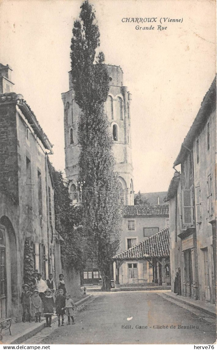 CHARROUX - Grande Rue