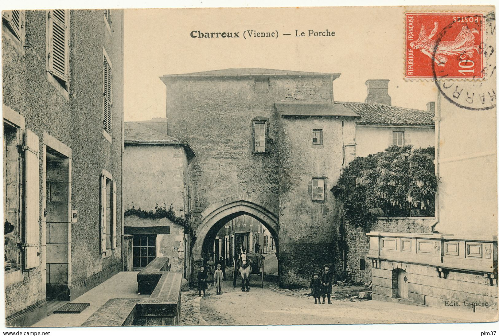 CHARROUX - Le Porche