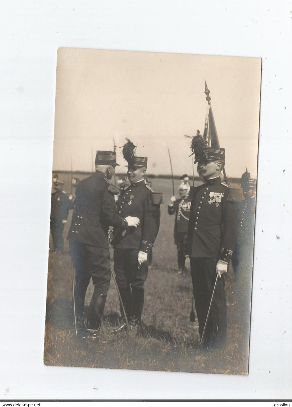 CHARTRES (28) OU ENVIRONS CARTE PHOTO AVEC DECORATIONS DE MILITAIRES (PHOTOGRAPHE A MERCIER CHARTRES)