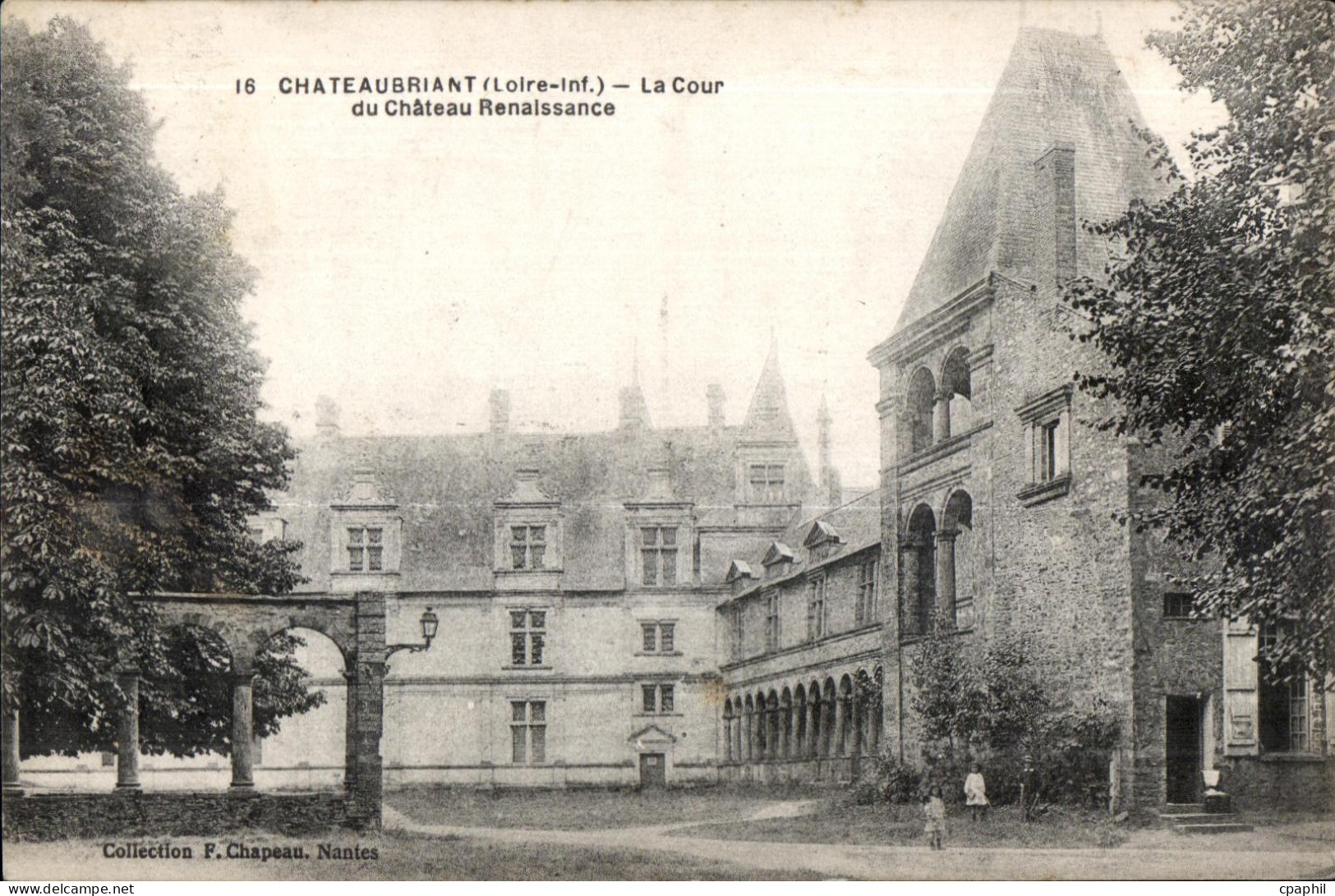 Chateaubriant - La Cour du Chateau - CPA