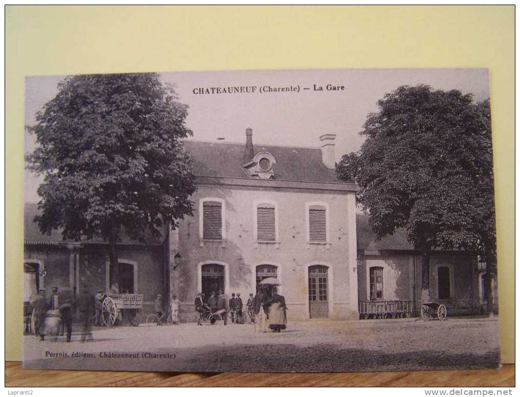 CHATEAUNEUF (CHARENTE) LES GARES. LA GARE.