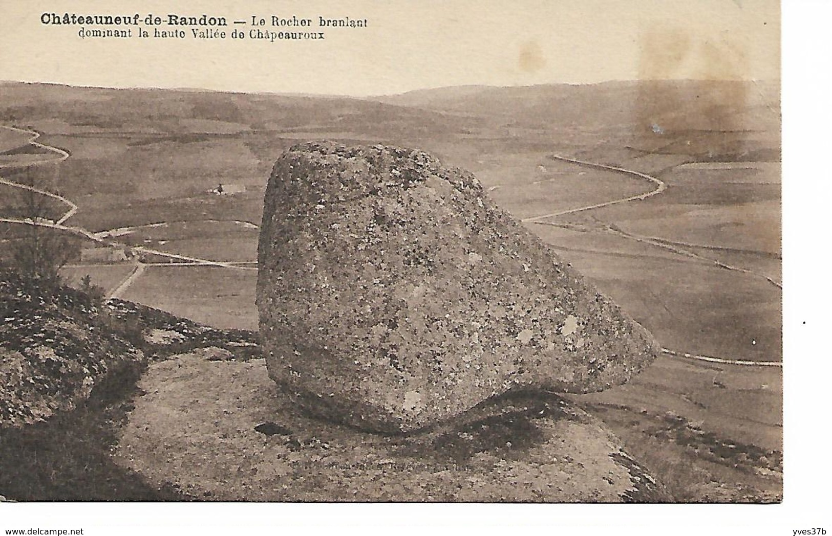 Châteauneuf-de-Randon Le Rocher branlant dominant la haute Vallée de Châpeauroux