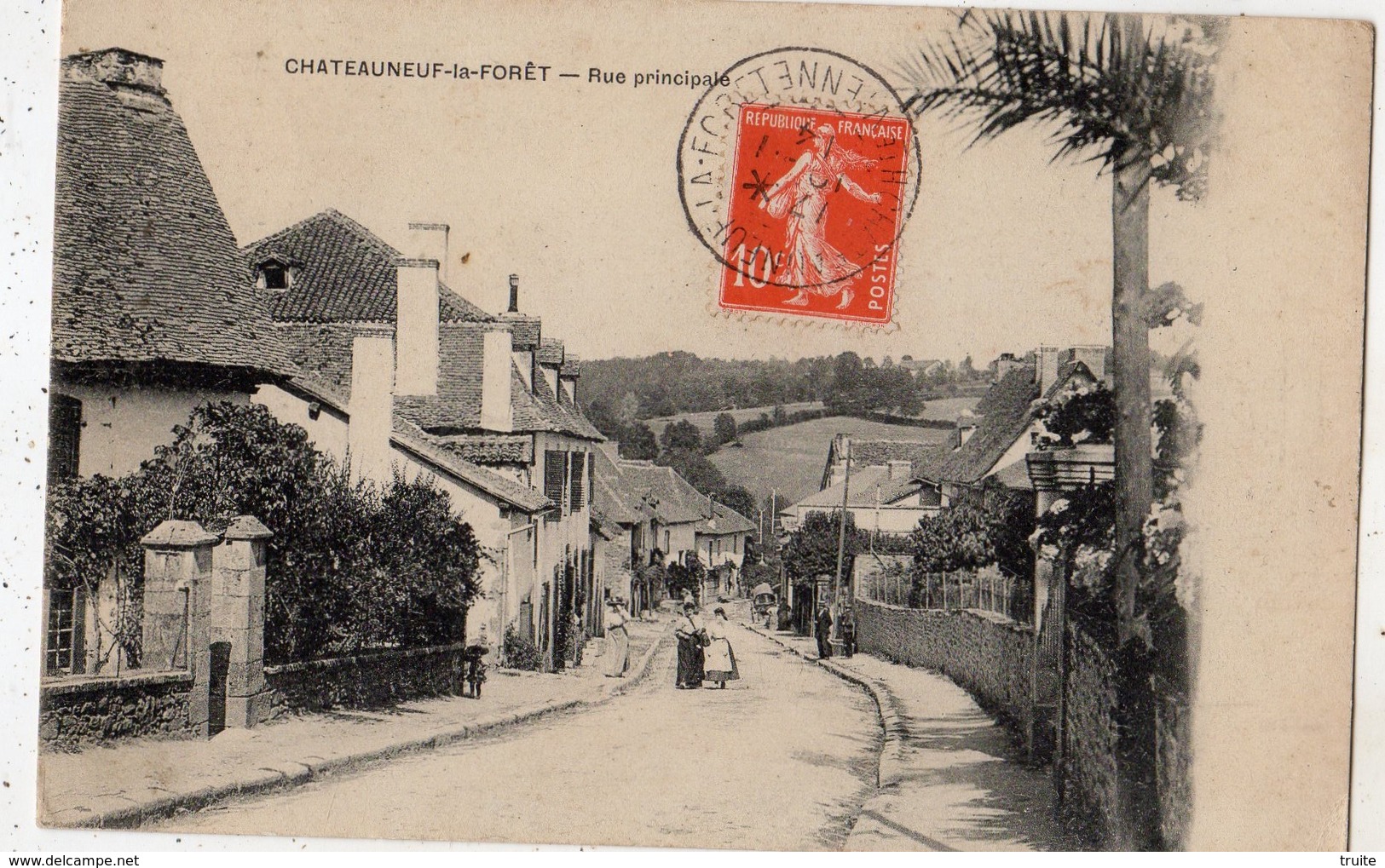 CHATEAUNEUF-LA-FORET RUE PRINCIPALE
