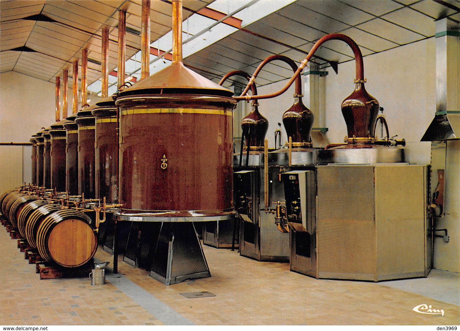 CHATEAUNEUF-sur-CHARENTE - Distillerie moderne en Charente