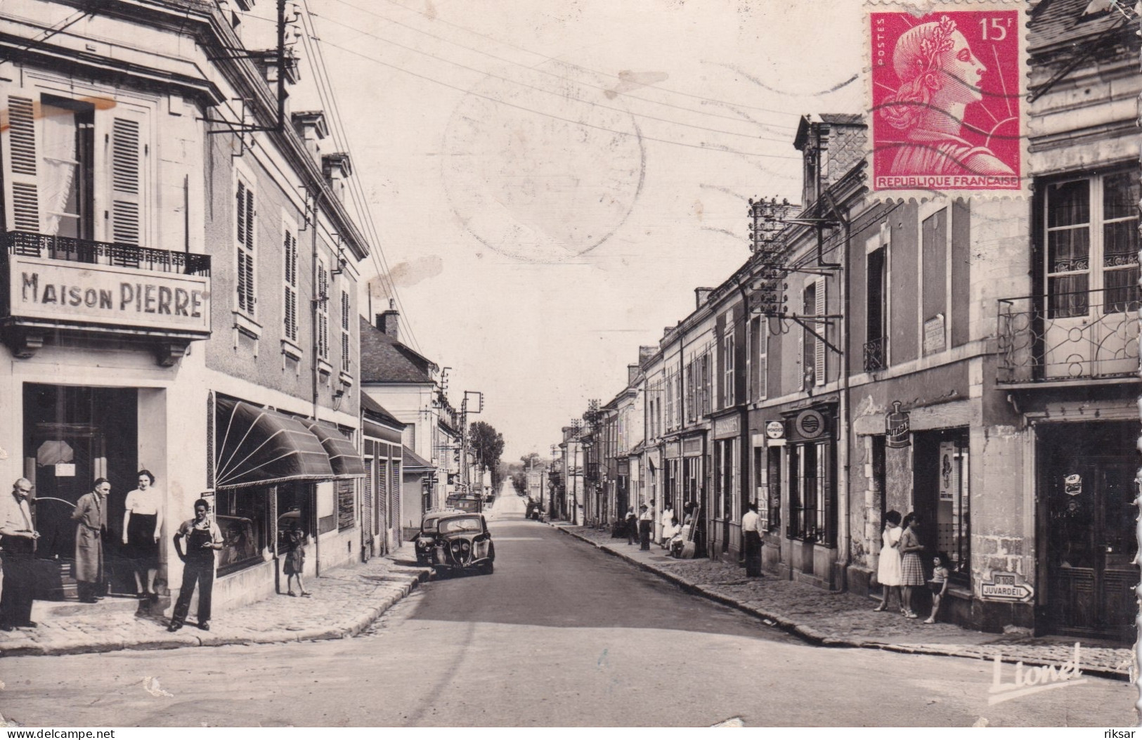 CHATEAUNEUF SUR SARTHE(MAISON PIERRE)