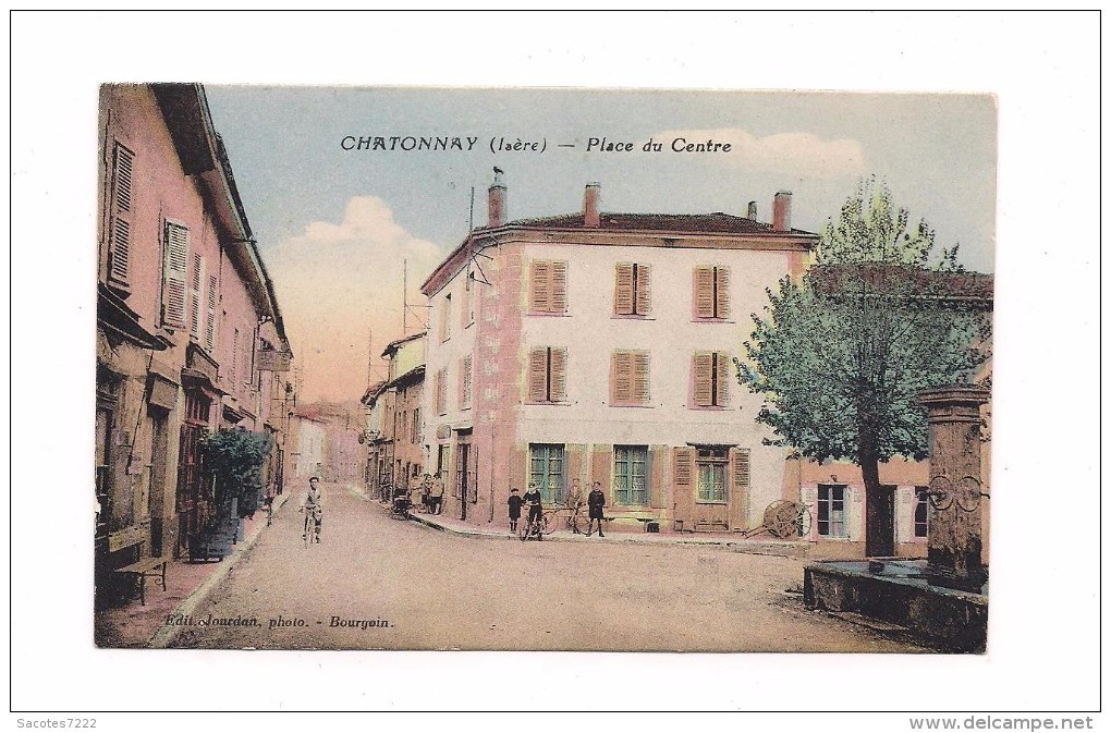 CHATONNAY Place du Centre -