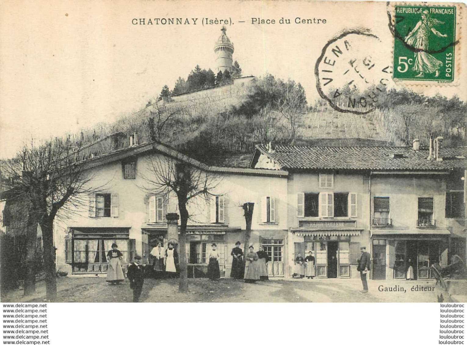 CHATONNAY PLACE DU CENTRE