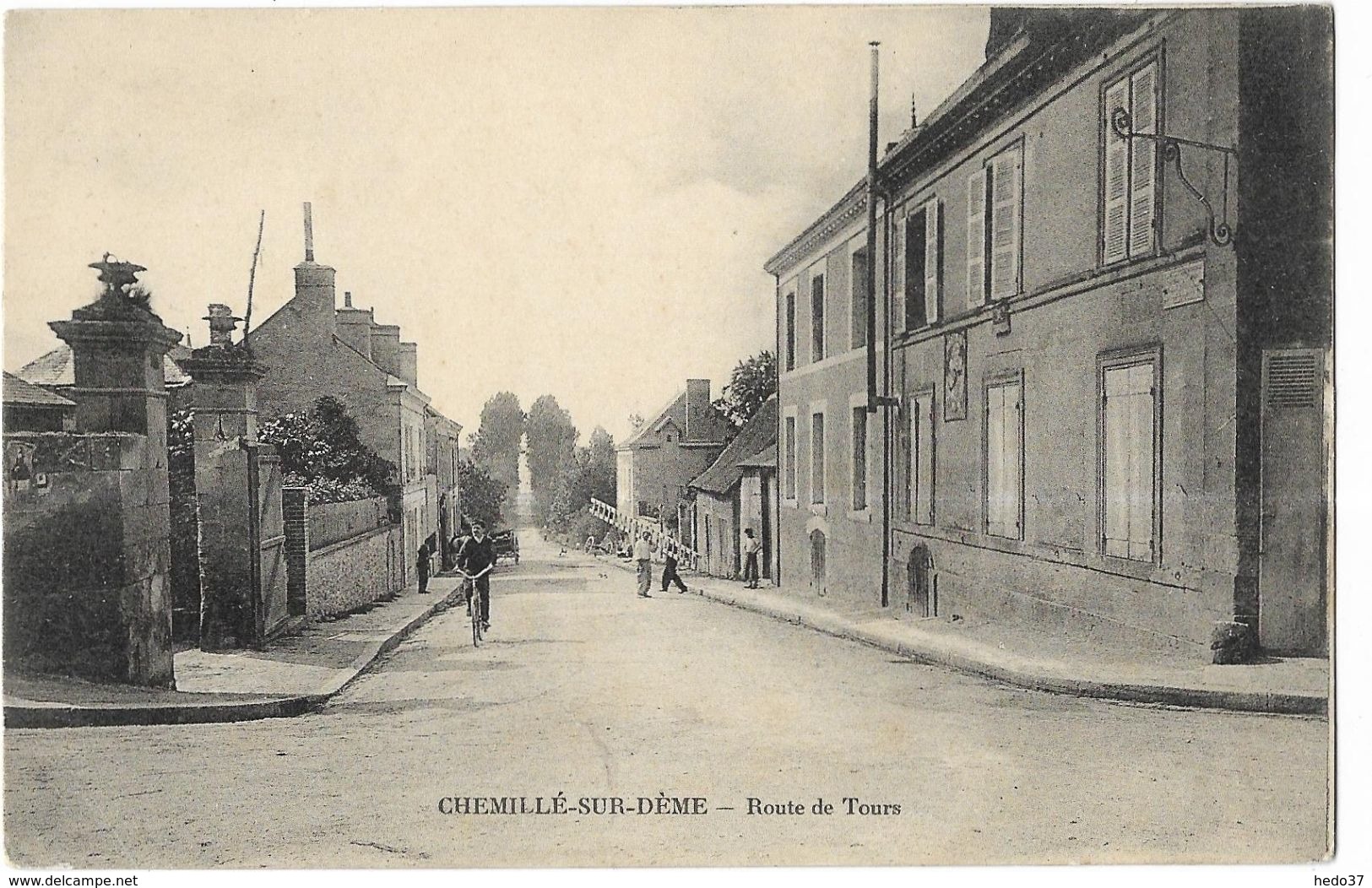 Chemillé - Route de Tours