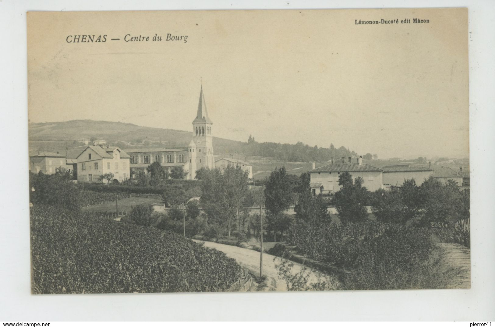 CHENAS - Centre du Bourg
