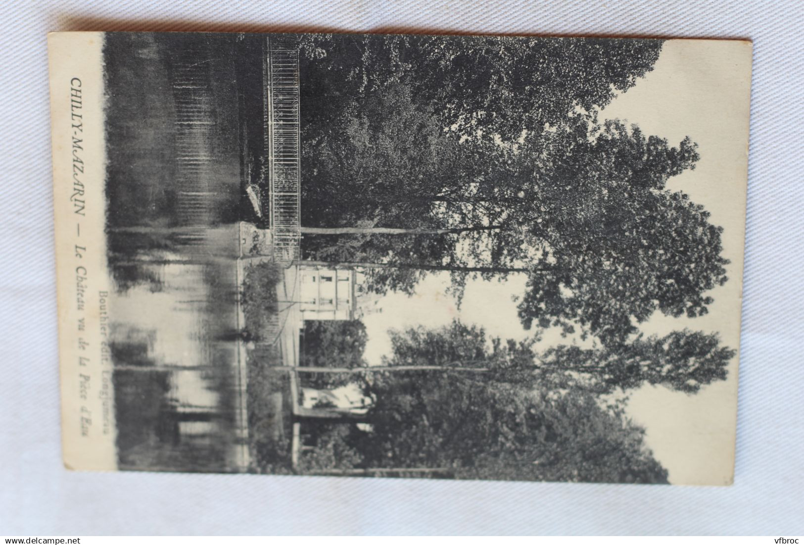 Chilly Mazarin, le château vu de la pièce d'eau, Essonne 91