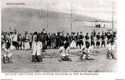 Cpa précurseur CHINA - HONGKONG < CHINESE EXECUTION WITH SOLDIERS IN BACKGROUND