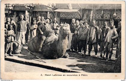 ASIE - CHINE --  Henri Labroue en excursion à Pékin