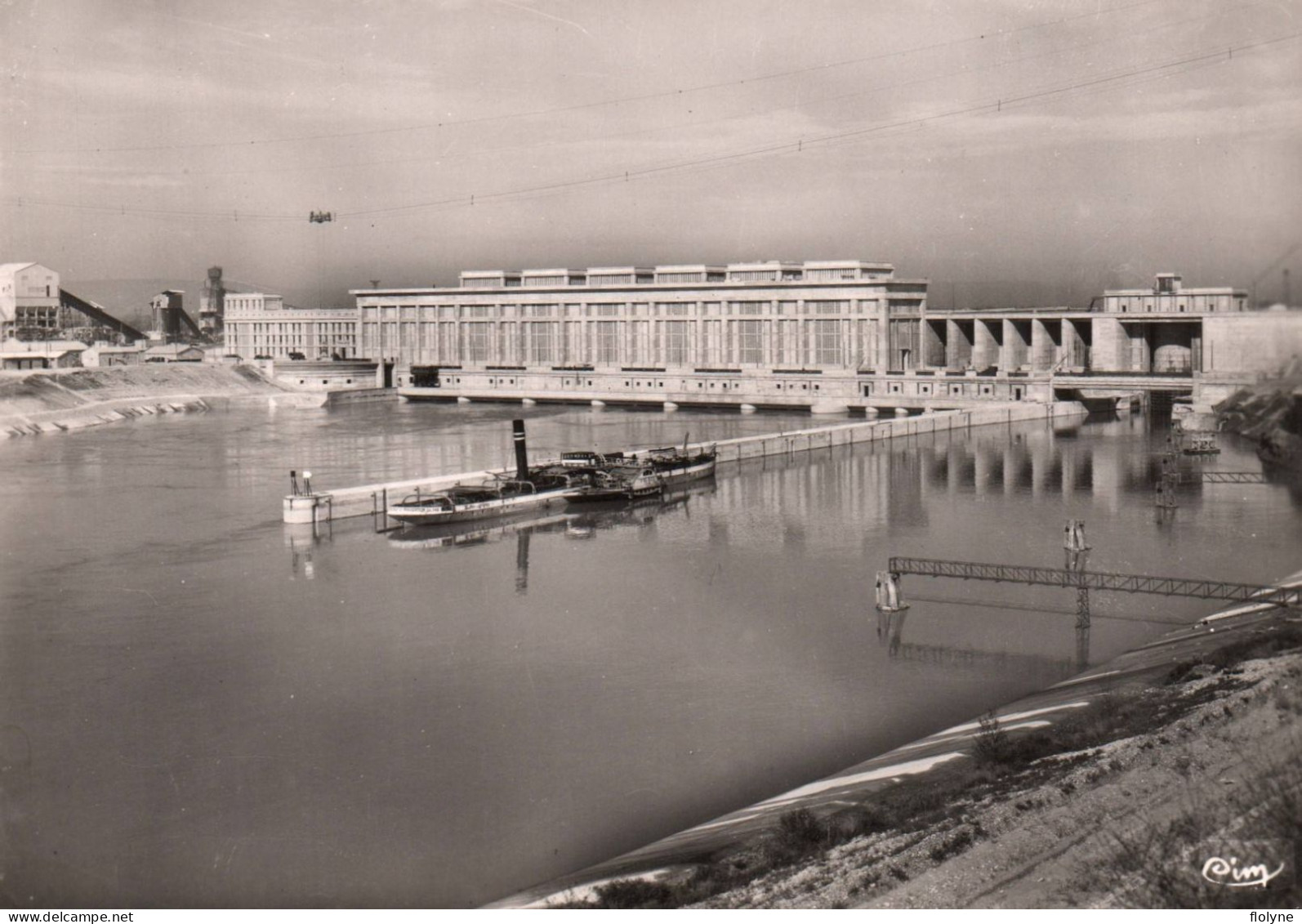 chute de donzère mondragon - usine André BLONDEL , façade aval- bateau vapeur péniche