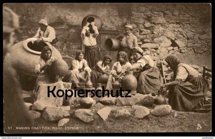 ALTE POSTKARTE WOMEN MAKING CHATTIES PHINE CYPRUS RAPHAEL TUCK'S POSTCARD Poterie Pottery Chypre Zypern artisanry cpa