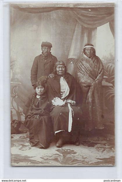 Chile - Patagonia y Tierra del Fuego - Cacique indio y su familia - REAL PHOTO - Ed. desconocido