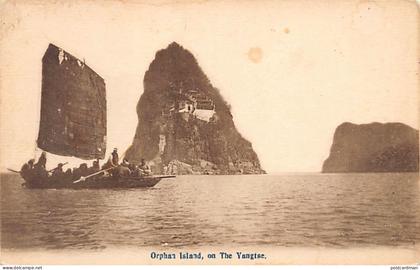 China - Yangtze River - Little Orphan is a rock hill - Publ. T. Kishida & Co.