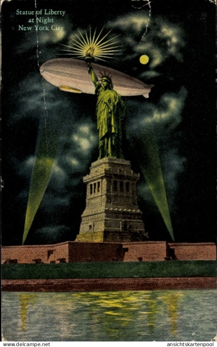 Clair de lune CPA New York City USA, Zeppelin, Freiheitsstatue
