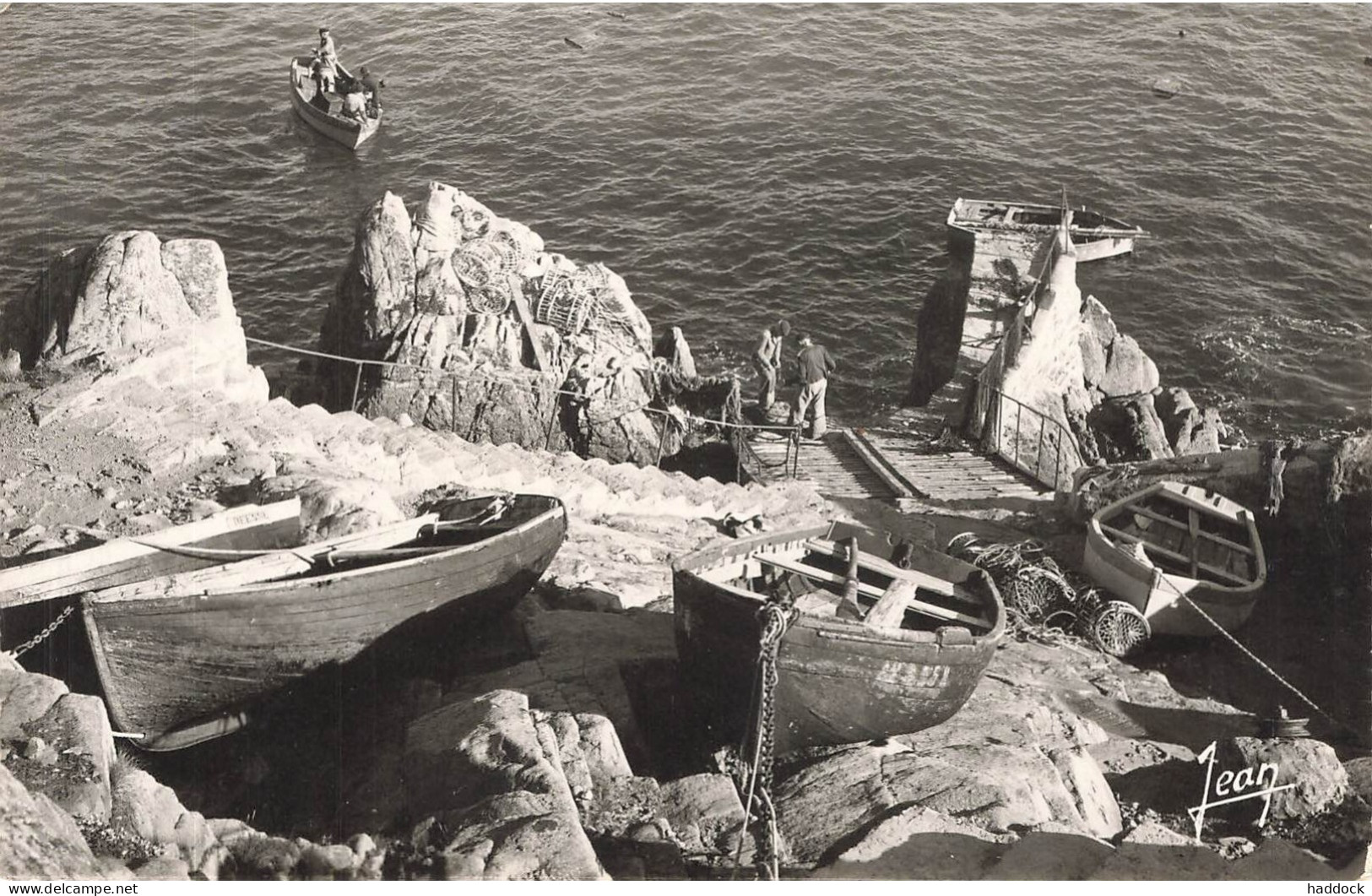 CLEDEN CAP SIZUN : LE PORT DU VORLEN SE TROUVANT DANS LA BAIE DES TREPASSES