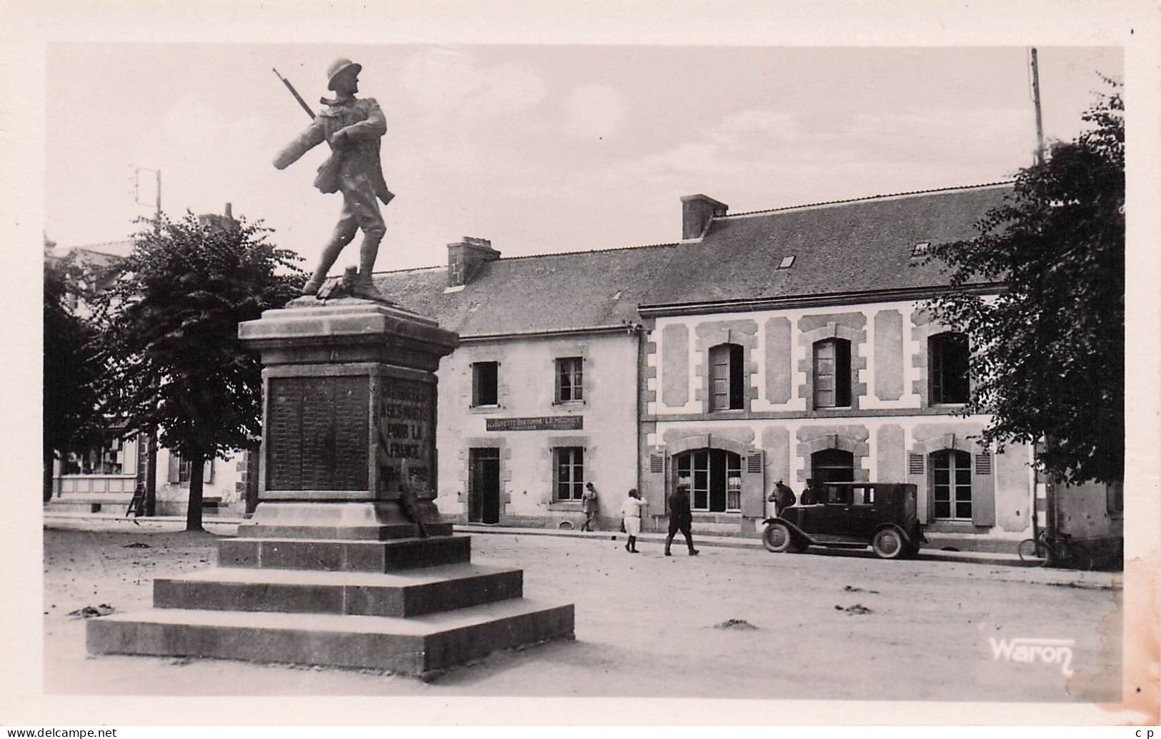 Cleguerec - Monument aux Morts - Automobile  - CPSM °J