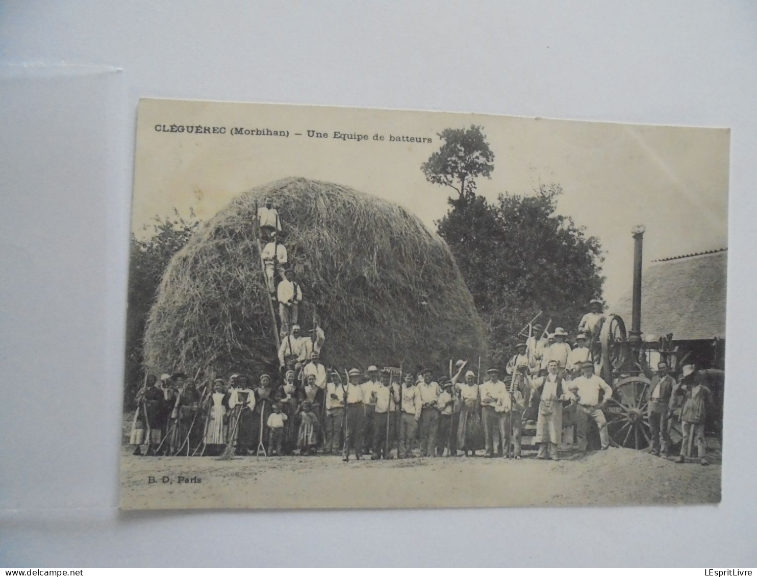 CLEGUEREC Morbihan Une Equipe de Batteurs Animée Moissoon Récolte Agriculteur Ferme Carte Postale