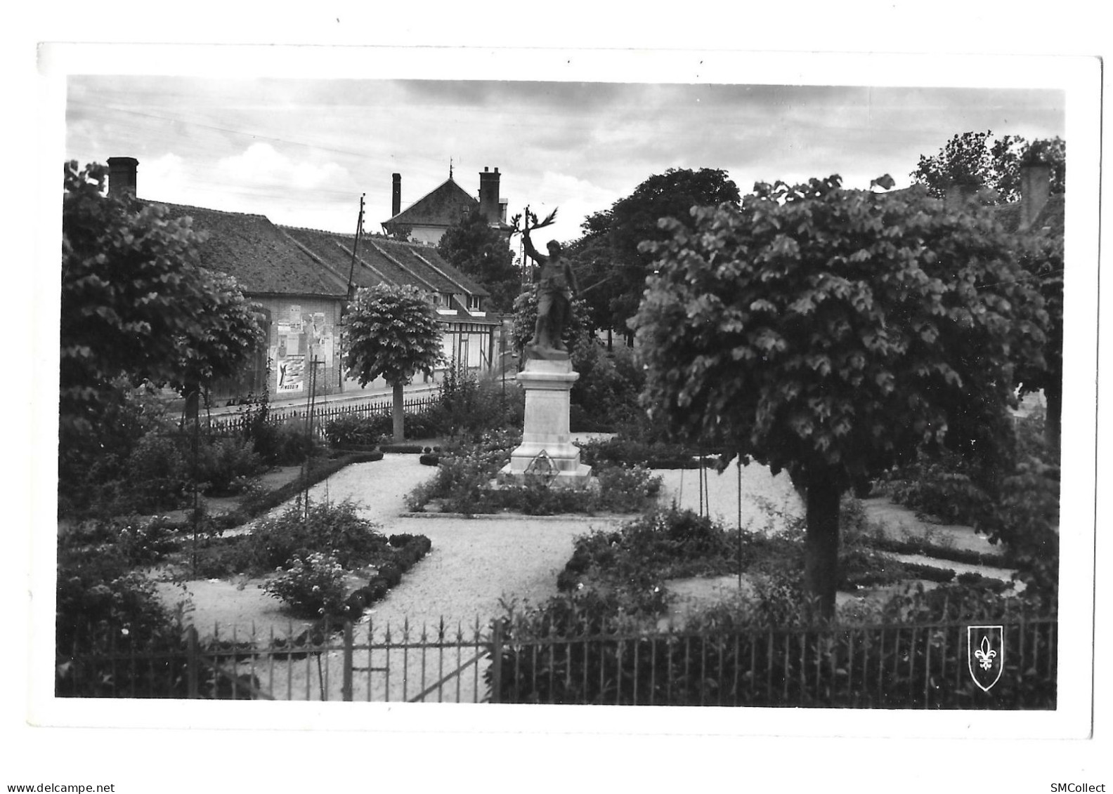 Clémont, le monument (A25p25)