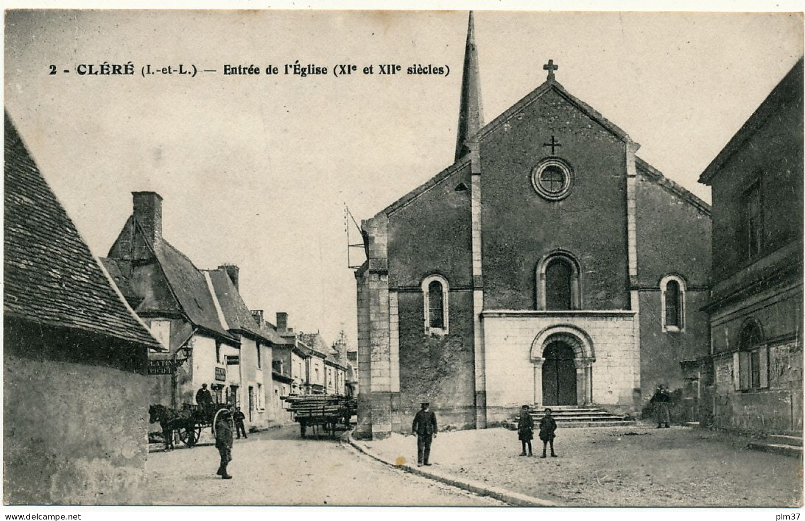 CLERE LES PINS - Entrée de l'Eglise