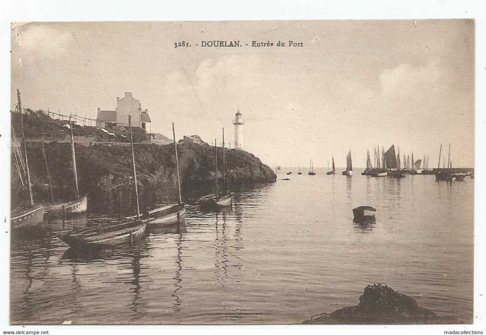 Clohars-Carnoët (29 - Finistère) Douelan - Entrée du port